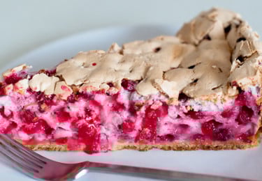 Ribiselkuchen mit Schneehaube