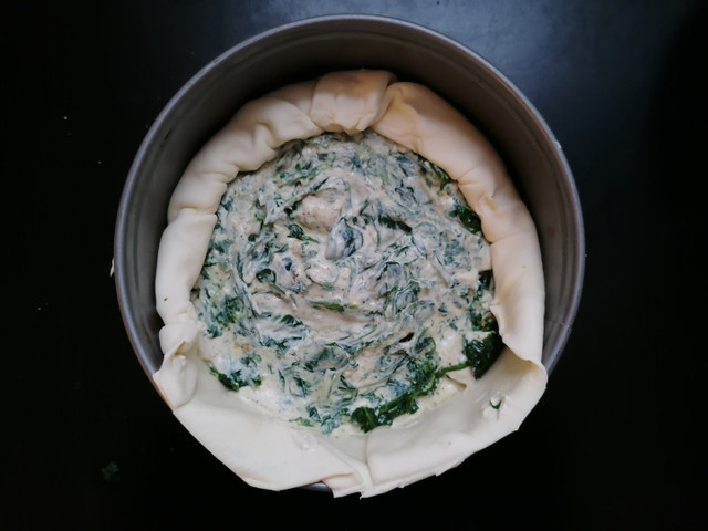 Die Ränder nach unten einrollen.