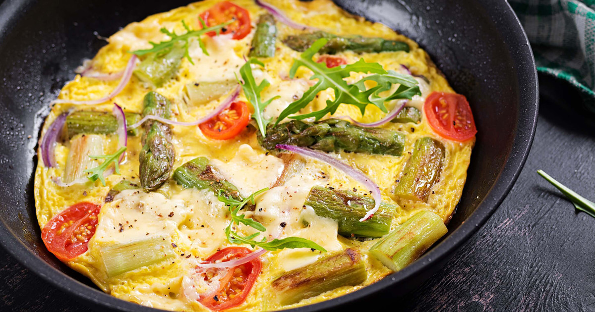 Spargel-Frittata: Ein leckeres Rezept für Spargelreste | Utopias Rezeptwelt Spargel-Frittata: Ein leckeres Rezept für Spargelreste | Utopias Rezeptwelt
