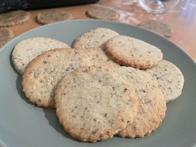 So sehen die Mandelkekse vor dem Verzieren aus.