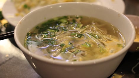 Glasnudelsuppe: Einfaches Rezept mit Chinakohl