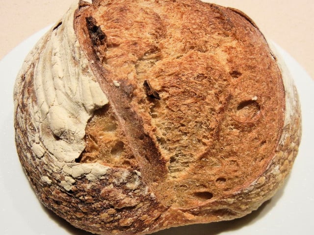 Kamutbrot: Einfaches Grundrezept mit Sauerteig Für ein einfaches Kamutbrot brauchst du nur Mehl, Wasser, Sauerteig und Salz.