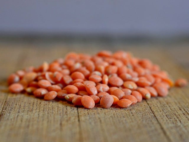 So bereitest du die vegetarische Jamie-Oliver-Bolognese zu Verwende für die Jamie-Oliver-Bolognese Linsen deiner Wahl.