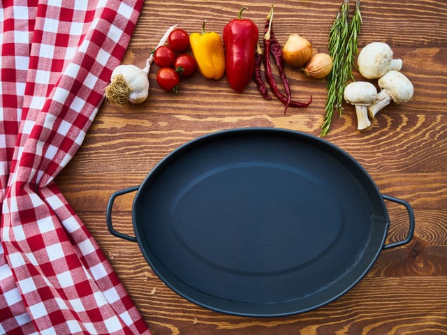 Frisches Gemüse und aromatische Gewürze verleihen dem vegetarischen Bauerntopf sein Aroma.