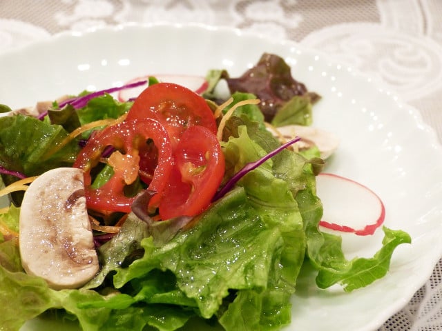 Erst mit einem Dressing wird aus einfacher Rohkost ein leckerer Salat.