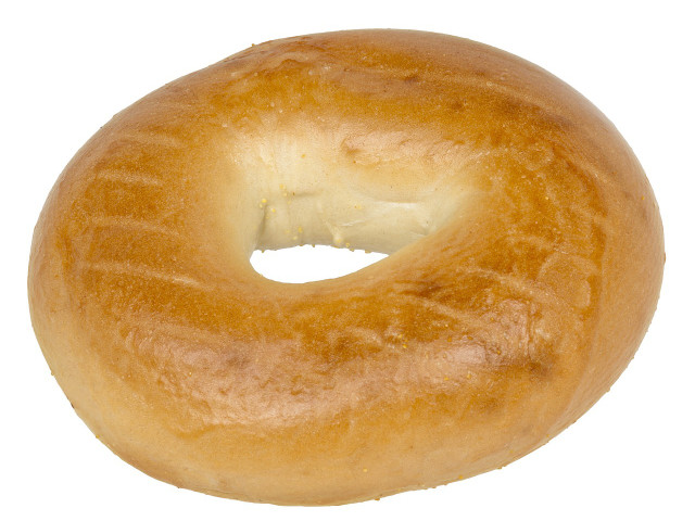 Bagels selber backen: So geht’s Durch ein kurzes Wasserbad bekommen Bagels die typische Kruste.