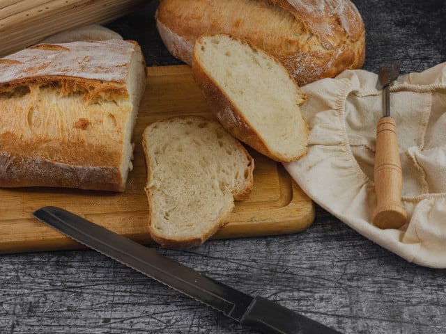 Kartoffelaufstrich: Servier- und Einkaufstipps Serviere den Kartoffelaufstrich zu frischem Bauernbrot.