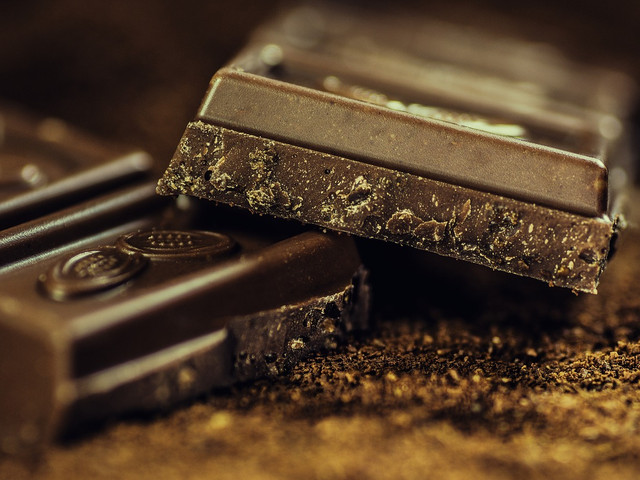 Achte bei der Schokolade für deine Lava-Cake Baked Oats darauf, dass sie aus fairem Handel stammt.