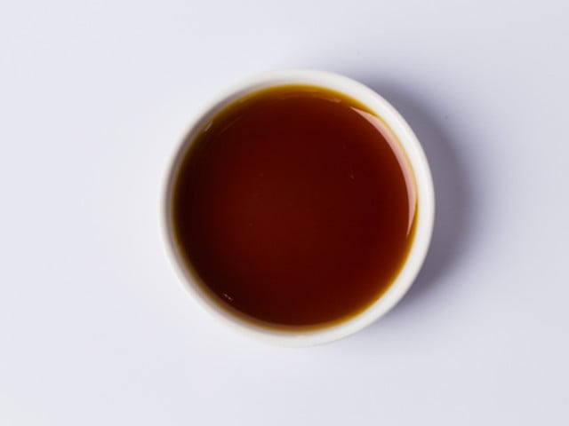 Selbst gemachter Kaffeesirup eignet sich zum Verfeinern von Süßspeisen.