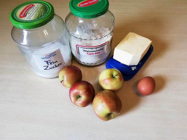 Für die Apfelknödel brauchst du nur wenige Zutaten.