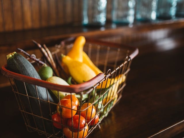 Vegane Kartoffelpfanne: Gut zu wissen Wenn du die Zutaten für deine Kartoffelpfanne regional und saisonal einkaufst, schonst du das Klima.