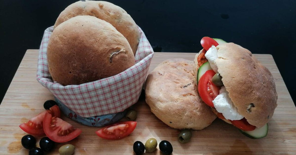 Puccia: So gelingt das apulische Brot mit Oliven | Utopias Rezeptwelt
