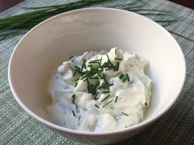 Weitere Ideen mit Gurkenschale Verfeinere den Meerrettich-Dip zum Beispiel mit Schnittlauch.