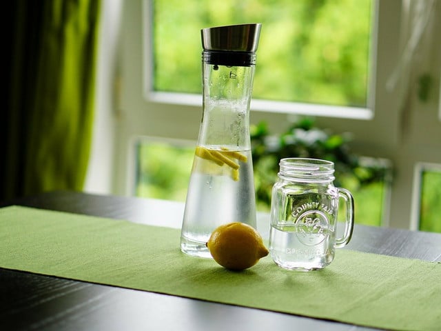 Gegrillter Chicorée: Tipps für die Zubereitung Die restliche Zitrone, die beim Chicorée Grillen übrig bleibt, kannst du für ein Erfrischungsgetränk verwenden.