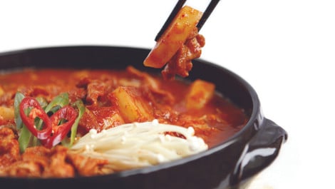 Veganes Kimchi-Jjigae: Ein Rezept für den koreanischen Eintopf