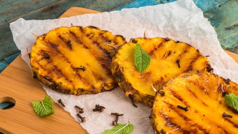 Ananas grillen: Fruchtiges Dessert-Rezept