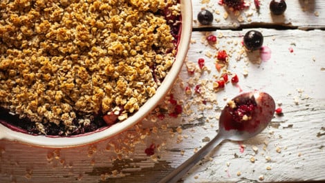 Schnelles Beeren-Crumble: Rezept für den Nachtisch