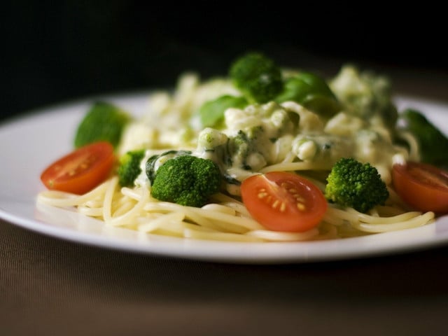 Im Sommer ist Brokkoli ein guter Begleiter für Spaghetti.