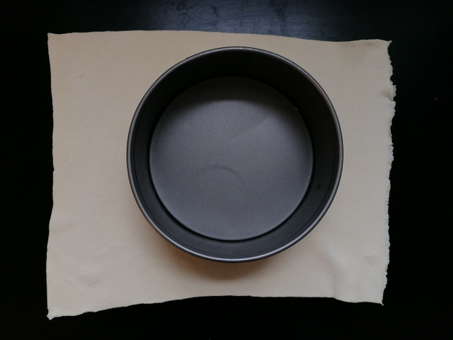 Der Blätterteig muss ausreichend groß ausgerollt sein.