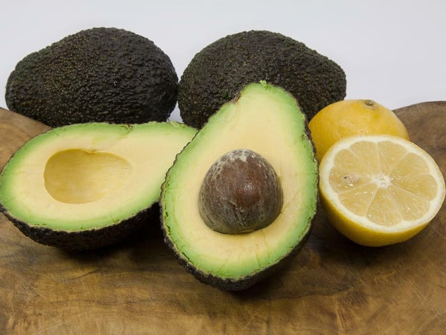 Rezept: So bereitest du den Kichererbsen-Avocado-Salat zu Avocados sind sehr gesund, aber nicht besonders umweltfreundlich.