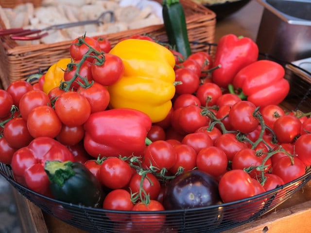 Ratatouille: Das perfekte Sommeressen Aubergine, Zucchini, Tomate und Paprika dürfen in einer klassischen Ratatouille-Sauce nicht fehlen.