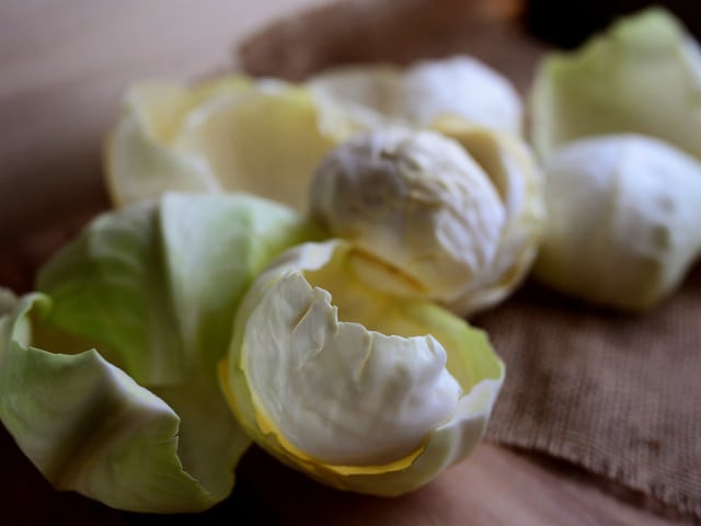 Cabbage Boil: Einkaufs- und Zubereitungstipps Weißkohl erhältst du leicht aus regionalem Bio-Anbau.