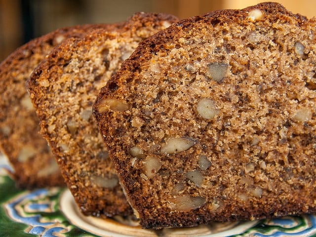 Haselnussbrot mit ganzen Nüssen: Das Rezept Das Haselnussbrot muss mindestens 60 Minuten ruhen.