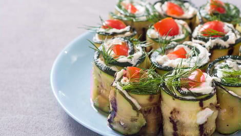 Herzhaft-leichte Zucchiniroulade: So geht’s