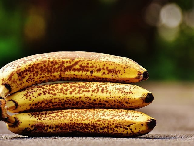Für den Bananenpudding ist es sogar besser, wenn die Früchte schon braun sind.