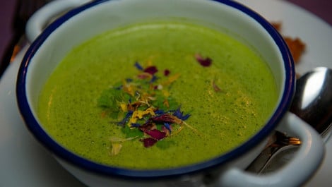 Mangoldsuppe: Ein einfaches veganes Rezept
