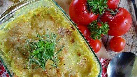 Zucchini-Moussaka: Veganes Rezept mit Sojahack