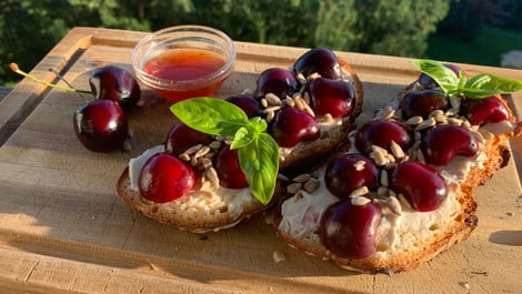 Sommerlicher Kirschtoast: Das Rezept vom Grill