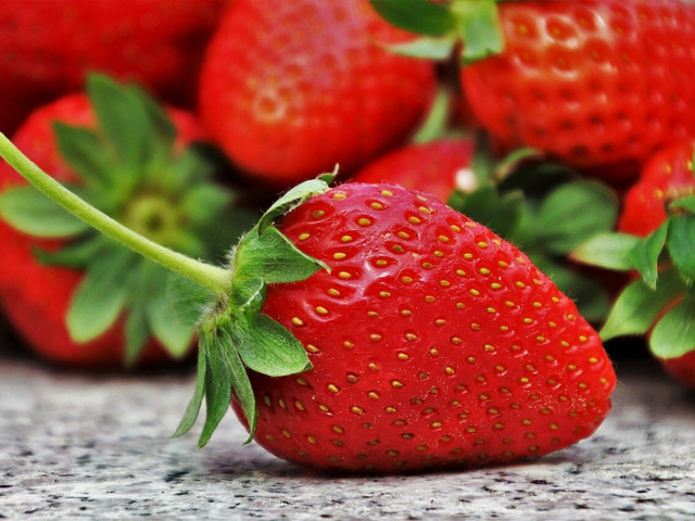Erdbeeren haben von Juni bis September Saison.