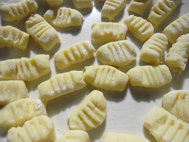 Gnocchi mit Mohn: Einfach, aber raffiniert Gnocchi mit Mohn schmecken am besten, wenn du selbstgemachte Gnocchi verwendest.