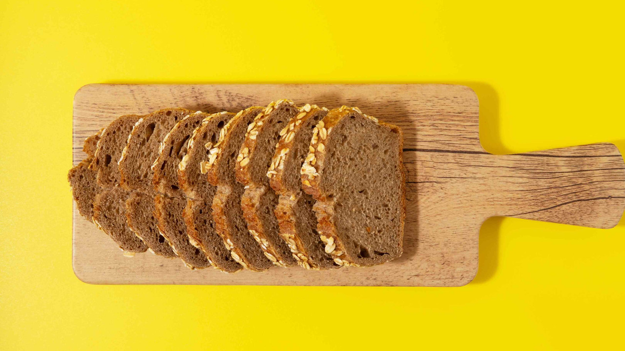 Fitnessbrot: Mit wenigen Zutaten ein proteinreiches Brot selbst backen-image