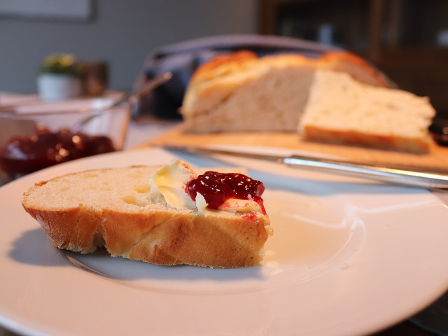 Hefezopf zu Ostern: deutsche Tradition Den veganen Hefezopf essen viele deutsche Familien zu Ostern.