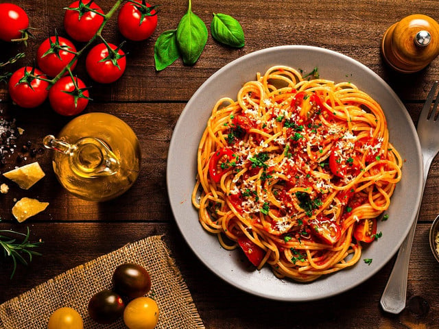 Mit eingelegten getrockneten Tomaten kannst du zum Beispiel Pastagerichte verfeinern.