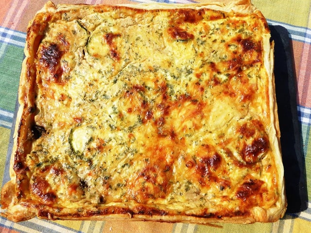 Gemüsekuchen kannst du mit verschiedenen Gemüsesorten zubereiten.