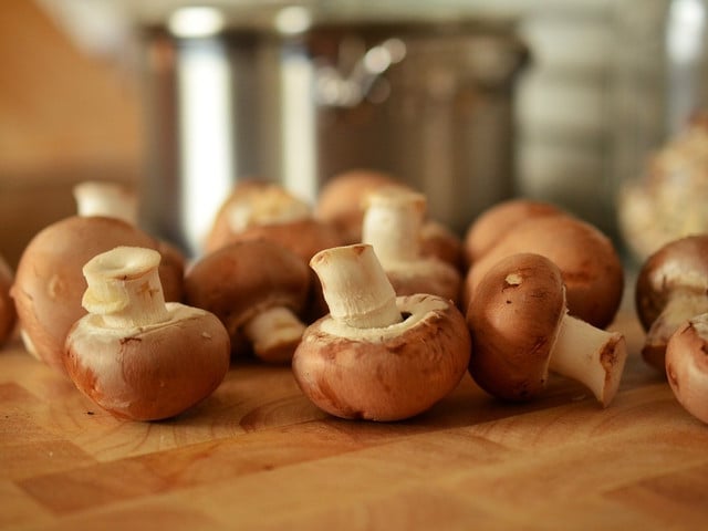 Vegane Tortellini: Pilzfüllung Champignons eignen sich gut als Füllung für vegane Tortellini.