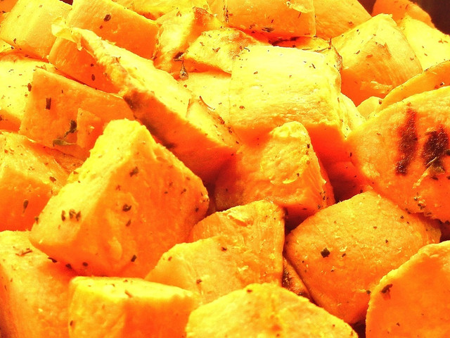 Süßkartoffeln sind die Hauptzutat für dieses einfache One-Sheet-Pan-Rezept.