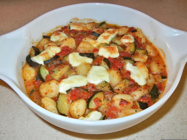 Gnocchi-Gratin: Weitere Tipps und Variationen Gnocchi-Gratin kannst du auch mit Tomatensauce zubereiten.