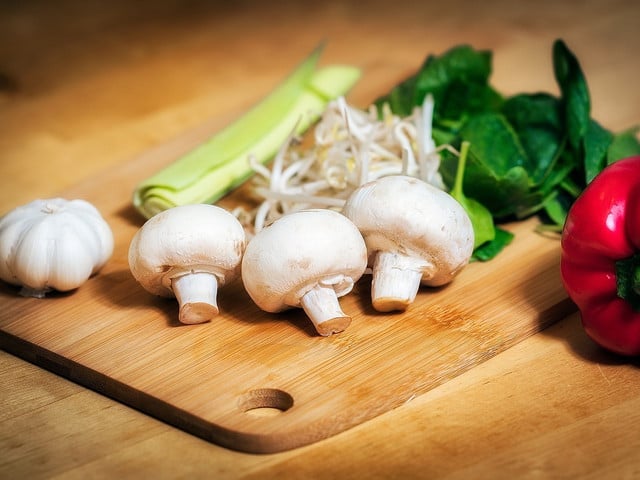 Veganes Gumbo kannst du mit verschiedenen Gemüsesorten zubereiten.