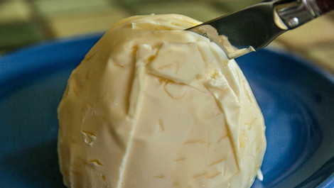 Zwiebelbutter selber machen: Deftiges Rezept