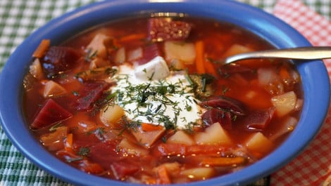 Borschtsch: Ukrainisches Rezept für die Rote-Bete-Suppe