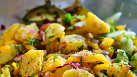 Warmer Kartoffelsalat: Ein Rezept ohne Speck