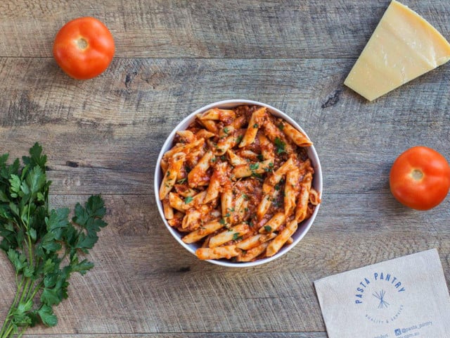 Pesto alla trapanese: Sizilianisches Mandelpesto Pesto alla trapanese kannst du mit der Pasta deiner Wahl servieren.