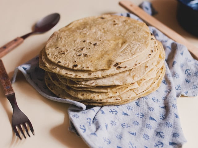 Enchiladas vegan: Das Rezept Mit selbstgemachten Tortillas schmecken die veganen Enchiladas besonders gut.