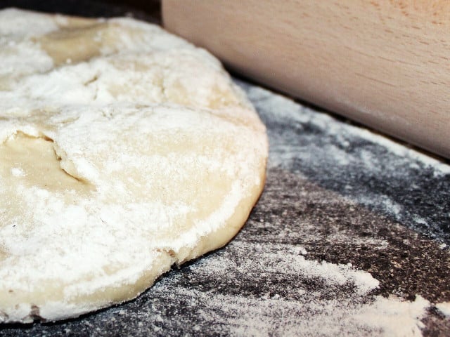 Toasties werden aus Hefeteig gemacht.