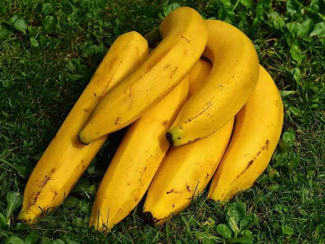 Du kannst Eier durch reife Bananen ersetzen.