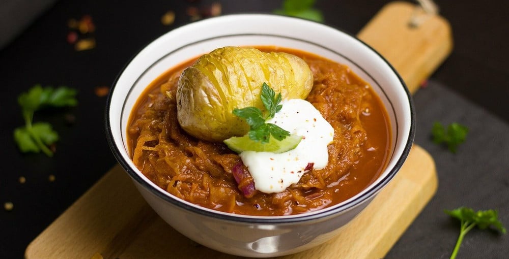 Zwiebelsoße selber machen: Ein deftiges Rezept | Utopias Rezeptwelt